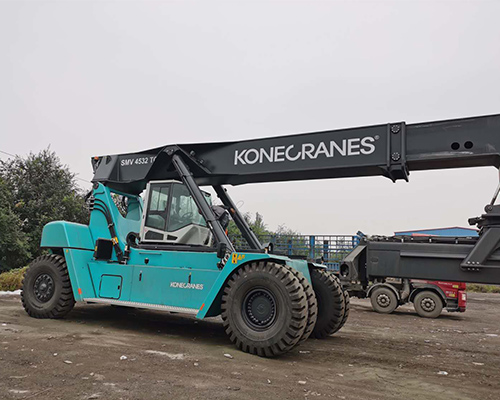 啟洋正面吊租賃咨詢，影響集裝箱正面吊的穩(wěn)定性的因素